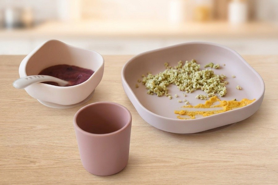 BÉABA, Set Vaisselle Silicone Repas Bébé, Avec Ventouse, Anti-dérapant